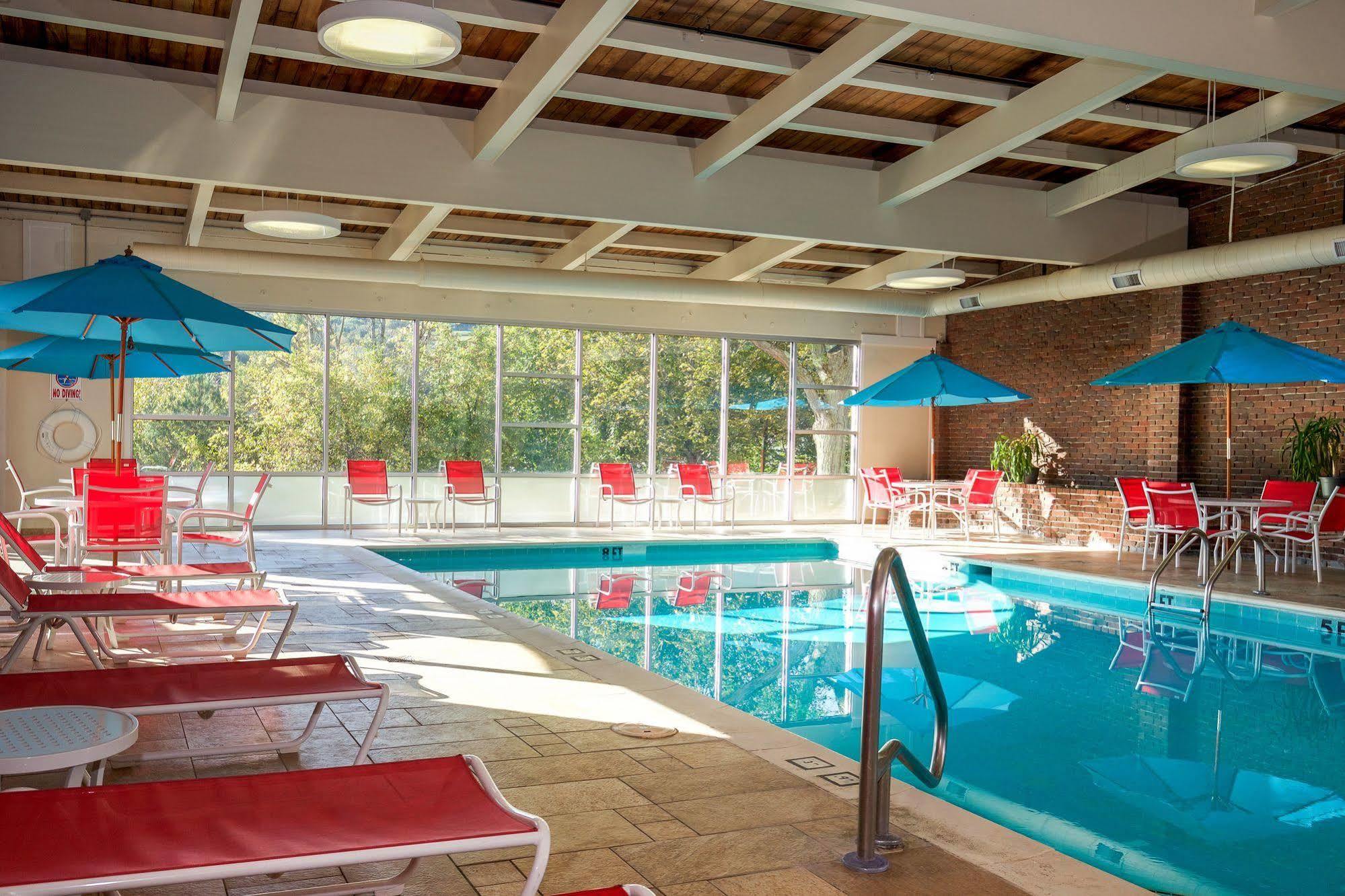 White River Inn & Suites White River Junction Ngoại thất bức ảnh